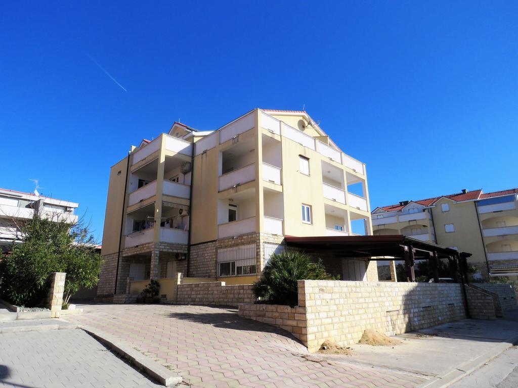 Apartments Party Novalja Εξωτερικό φωτογραφία